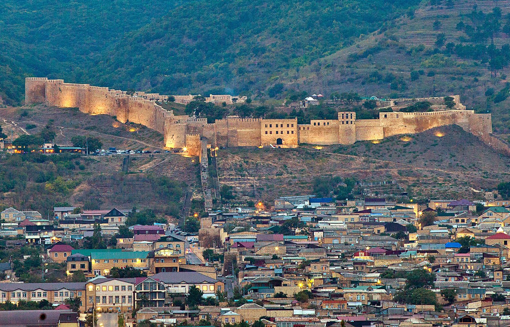 Туристические поездки в Дербент с посещением крепости Нарын-кала
